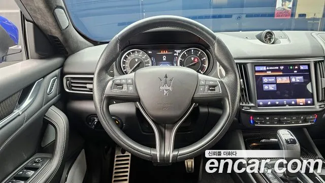 Maserati Levante — Фото автомобиля 14