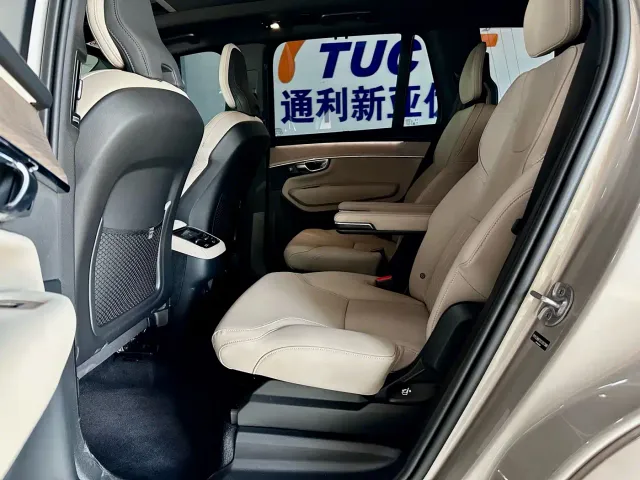 Volvo XC90 — Фото автомобиля 22