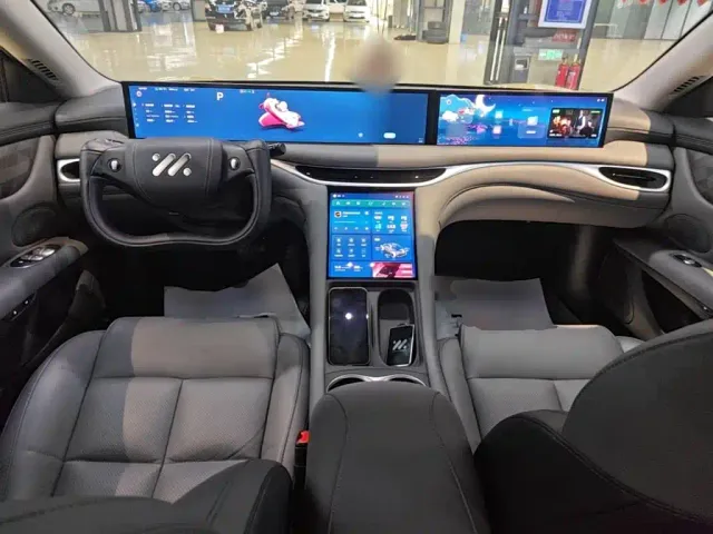 IM Motors L6 — Фото автомобиля 9