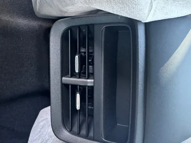 Volvo XC70 Plug-in Hybrid — Фото автомобиля 12