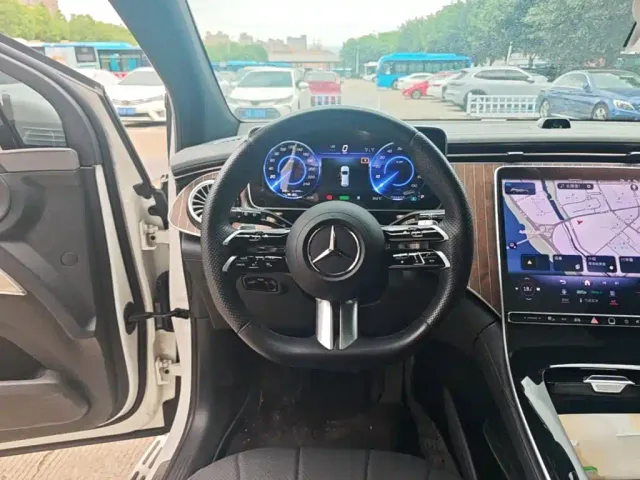 Mercedes-Benz EQE SUV — Фото автомобиля 10