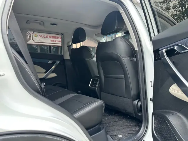 Geely Boyue — Фото автомобиля 11