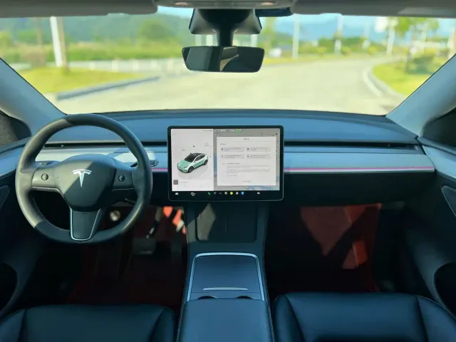 Tesla Model Y — Фото автомобиля 12