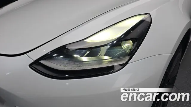 Tesla Model 3 — Фото автомобиля 22