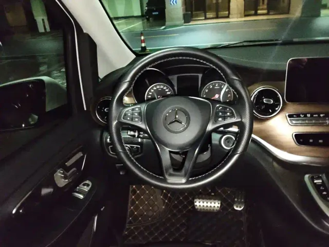 Mercedes-Benz V-Class — Фото автомобиля 6