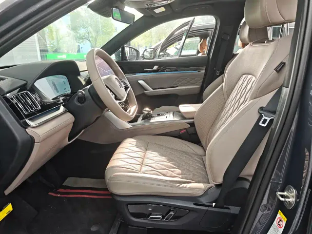 BYD Tang — Фото автомобиля 10