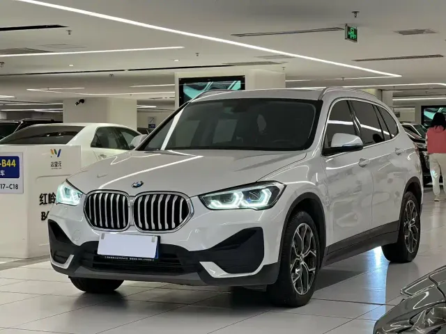 Фотография автомобиля — BMW X1