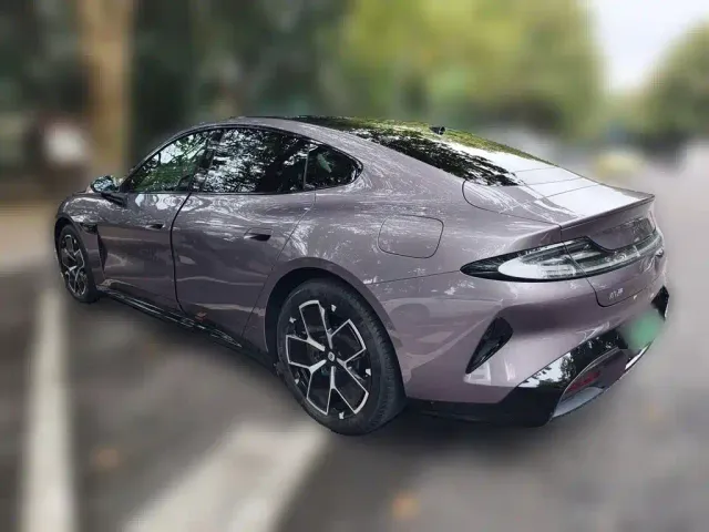 Xiaomi SU7 — Фото автомобиля 4