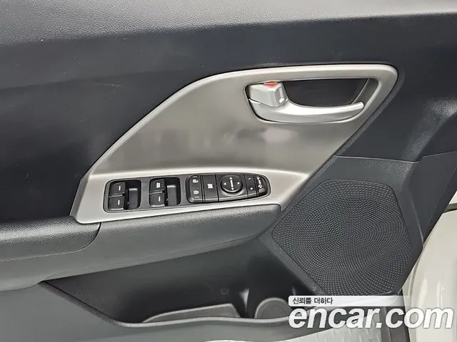 Kia Niro — Фото автомобиля 16