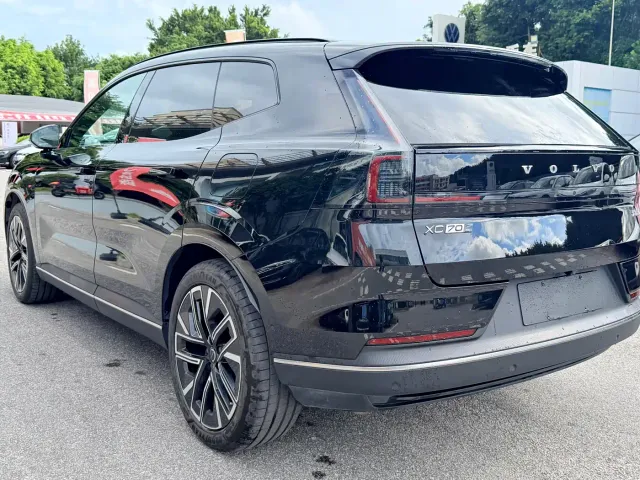 Volvo XC70 Plug-in Hybrid — Фото автомобиля 7