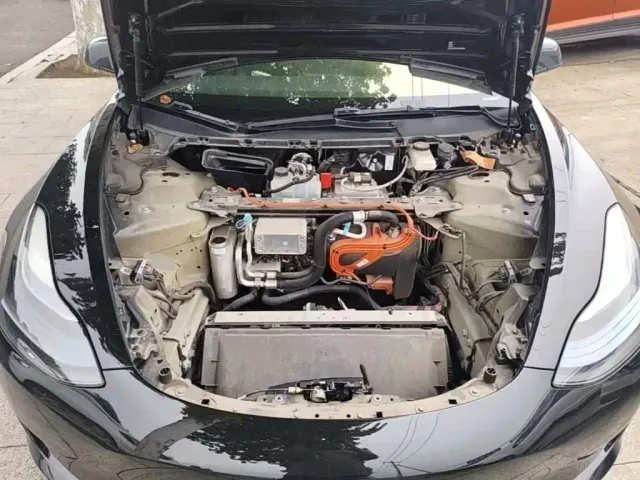 Tesla Model 3 — Фото автомобиля 19