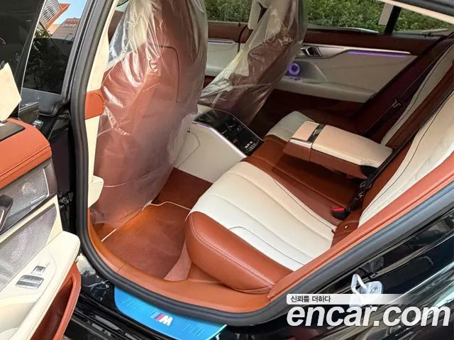 BMW 8 Series G15 — Фото автомобиля 11