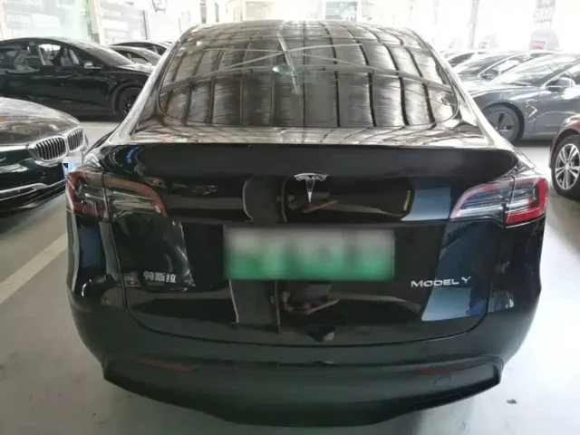 Tesla Model Y — Фото автомобиля 5