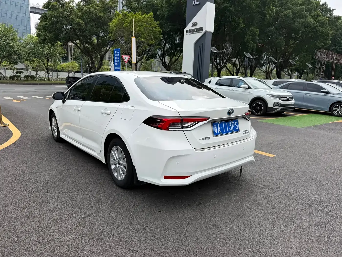 Toyota Corolla 2023 1.8L Smart Hybrid Dual Engine Pioneer Edition — Фото автомобиля 6