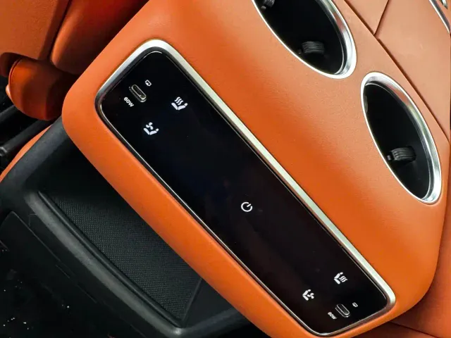 Li Auto L8 — Фото автомобиля 10