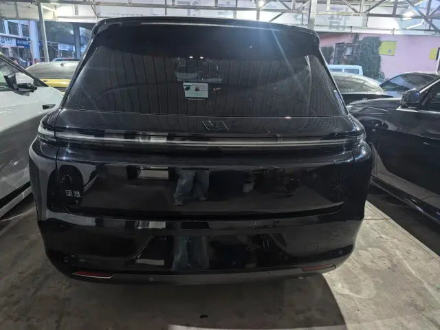 Li Auto L8 — Фото автомобиля 15