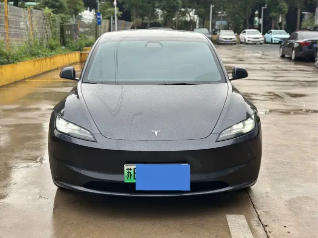 Tesla Model 3 — Фото автомобиля 4