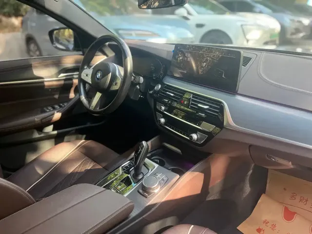 BMW 5 Series — Фото автомобиля 9