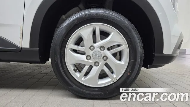 Hyundai Venue — Фото автомобиля 21