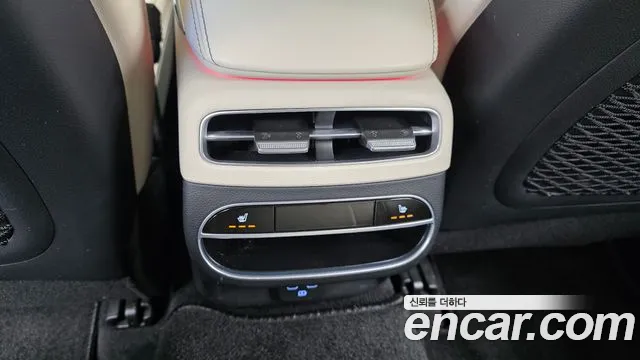 Genesis GV70 — Фото автомобиля 25
