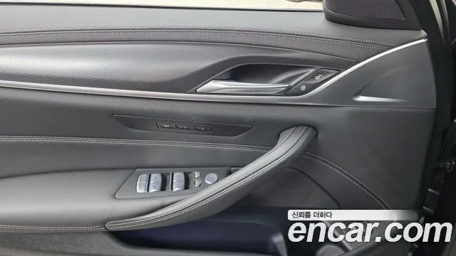 BMW 5 Series G30 — Фото автомобиля 27