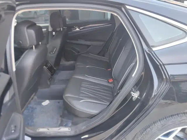 Volkswagen Passat — Фото автомобиля 11