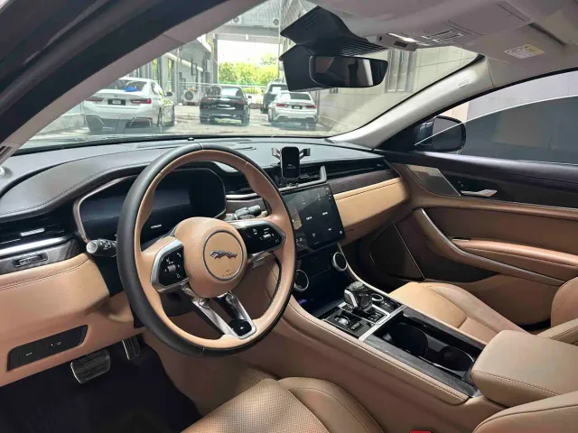 Jaguar XFL — Фото автомобиля 7