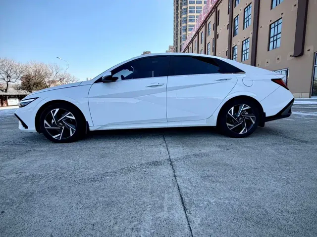 Hyundai Elantra — Фото автомобиля 8