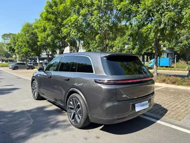 Li Auto L8 — Фото автомобиля 8