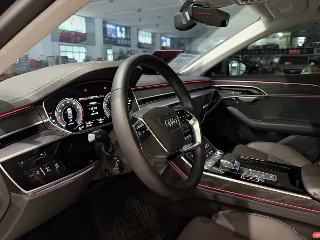 Audi A8 — Фото автомобиля 12
