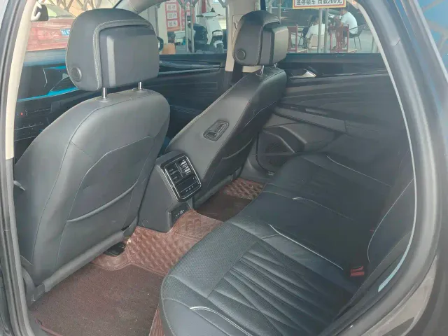 Volkswagen Passat — Фото автомобиля 5