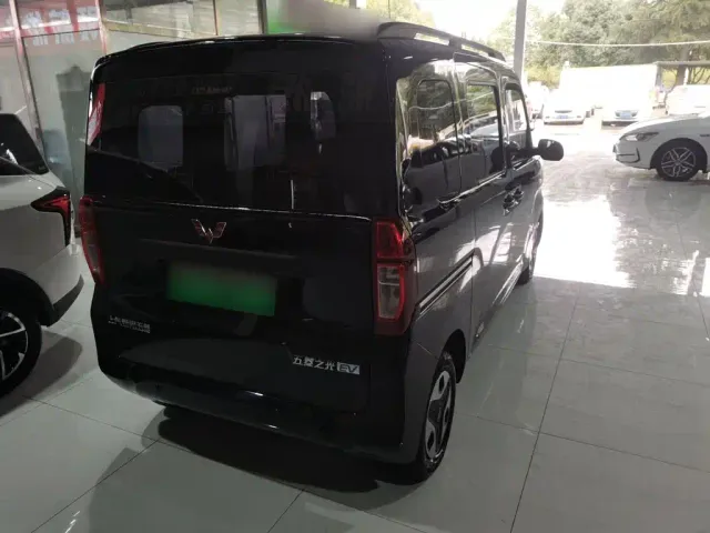 Wuling Zhiguang NEV — Фото автомобиля 15