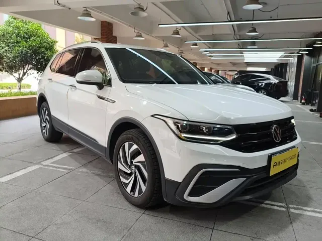 Volkswagen Tiguan L — Фото автомобиля 5