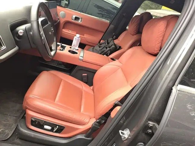 Li Auto L8 — Фото автомобиля 10