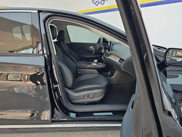 Hongqi E-QM5 — Фото автомобиля 8
