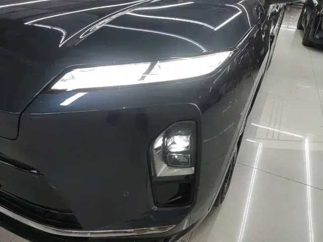 Nio ES8 — Фото автомобиля 23