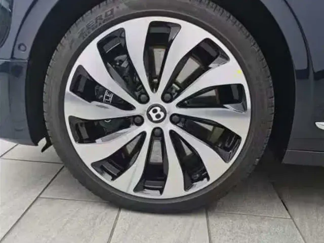 Bentley Flying Spur — Фото автомобиля 5