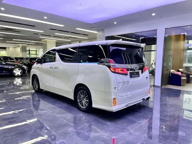 Toyota Vellfire — Фото автомобиля 4