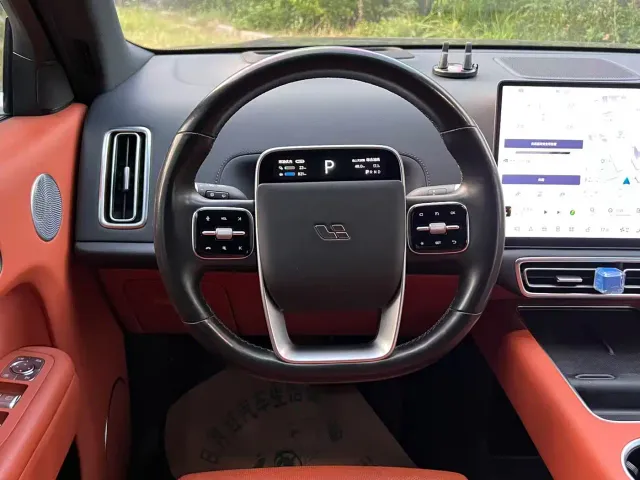 Li Auto L9 — Фото автомобиля 4