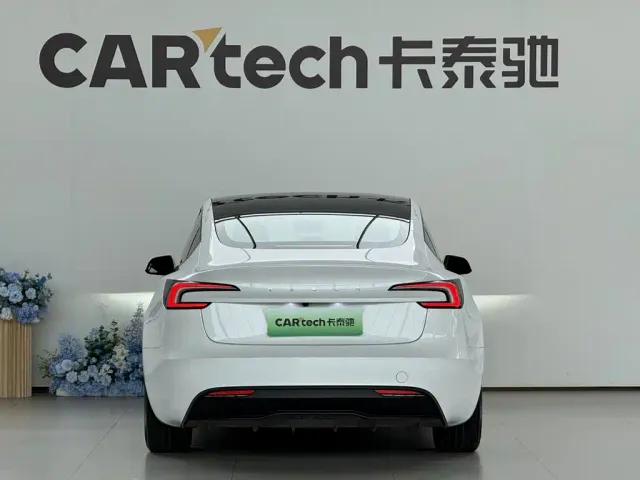 Tesla Model 3 — Фото автомобиля 4