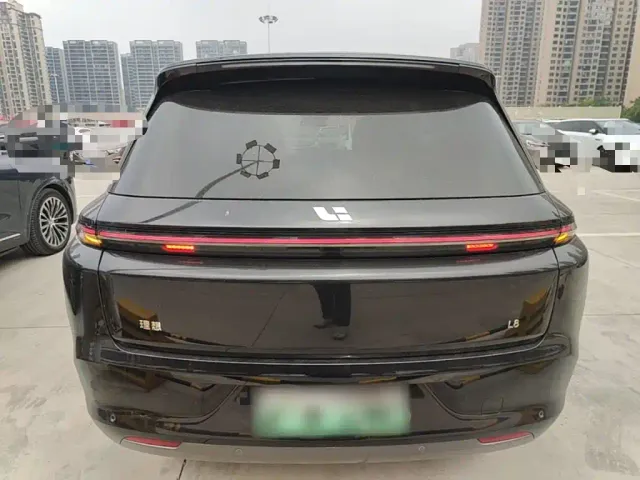 Li Auto L8 — Фото автомобиля 5