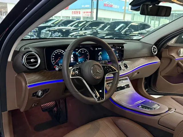 Mercedes-Benz E-Class — Фото автомобиля 6