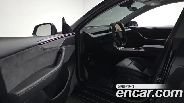 Tesla Model Y — Фото автомобиля 15
