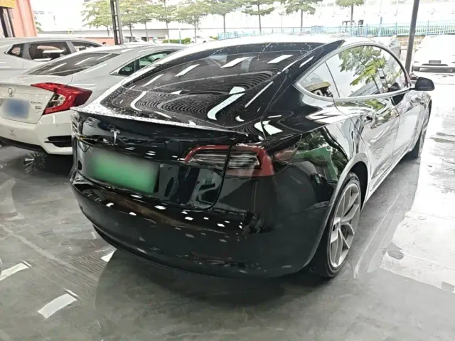 Tesla Model 3 — Фото автомобиля 6