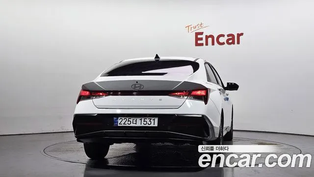 Hyundai Avante CN7 — Фото автомобиля 4