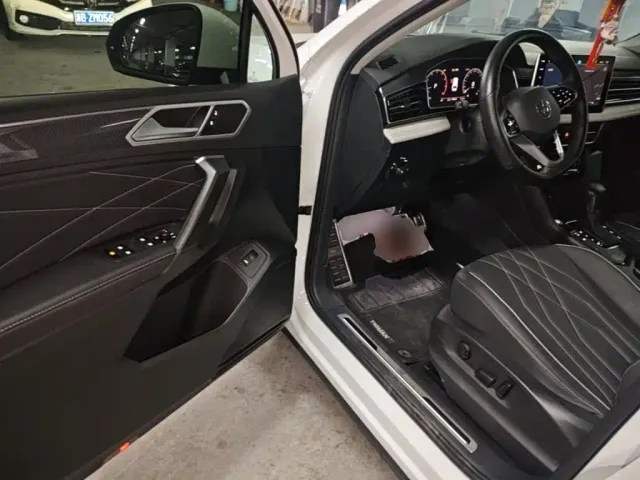 Volkswagen Tiguan L — Фото автомобиля 15