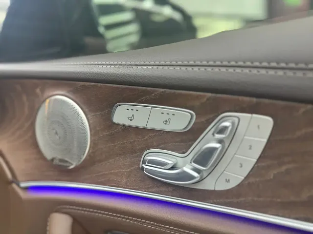Mercedes-Benz E-Class — Фото автомобиля 21