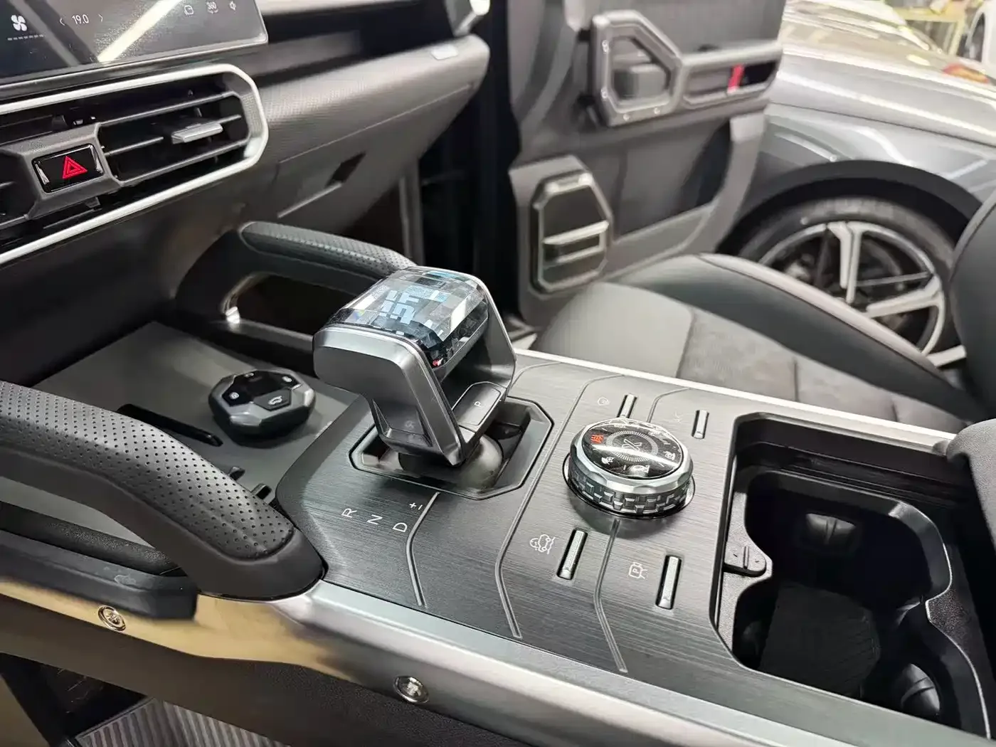 Jetour Jetour Traveler 2023 2.0T 4WD Conquest — Фото автомобиля 11