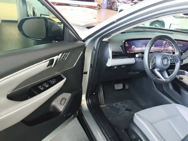 Buick E5 — Фото автомобиля 15