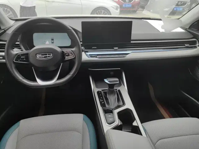Geely Emgrand — Фото автомобиля 12